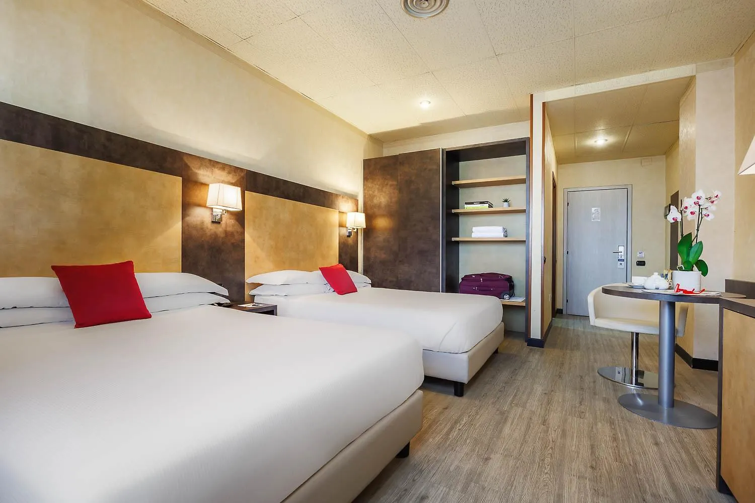 Jr Hotels Bologna Amadeus contacts